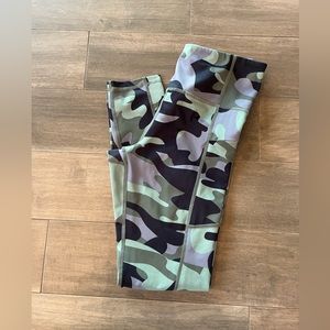 Ziya Green Camo Light and Tight Leggings - Size 4